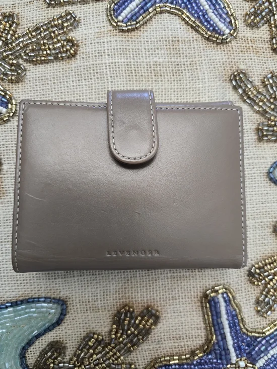 Levenger Wallet Bifold Smooth Taupe Purple Leather Snap Closure Coin Pocket - Picture 3 of 16